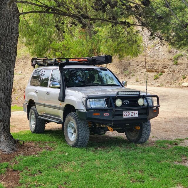 Parked up down by the river 👌